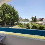 Santiago's Oura House アパート